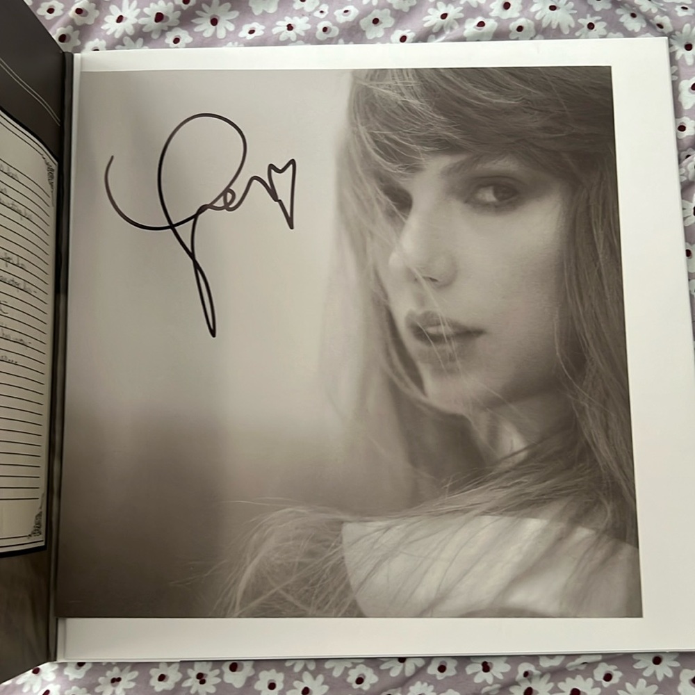 Taylor swift signed vinyl ttpd
